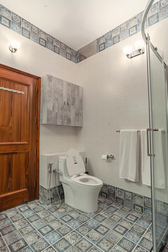 Bathroom 13
