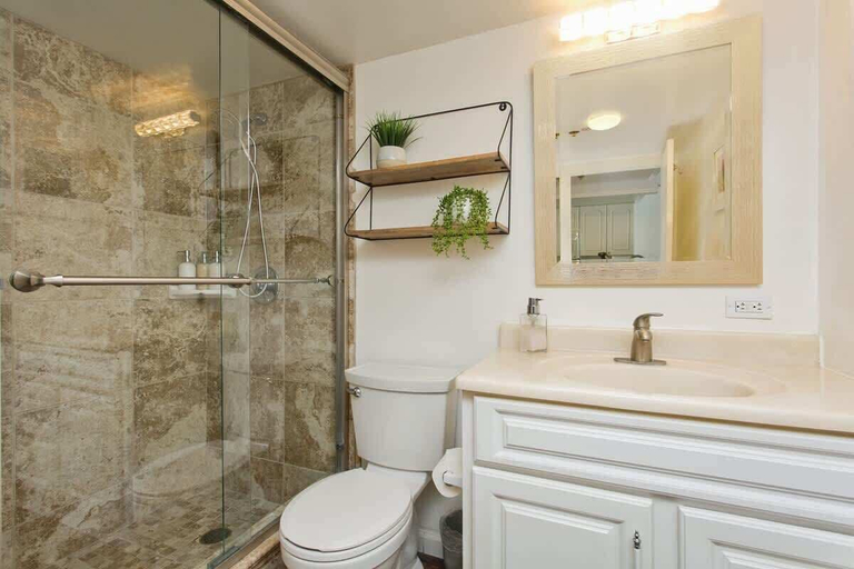 Bathroom 3, Ilikai Hotel Condo Vacations, Honolulu
