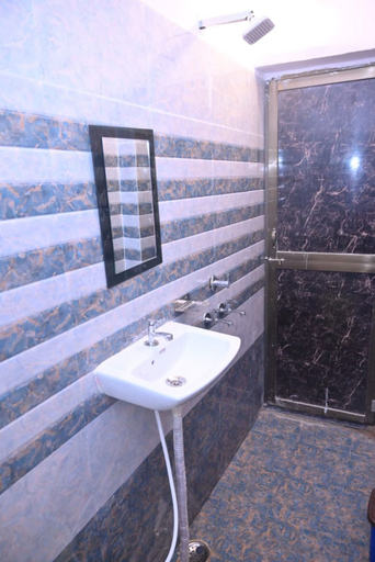 Bathroom 3, Goroomgo Narayan Niwas Homestay Ayodhya, Faizabad