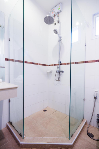 Bathroom 4