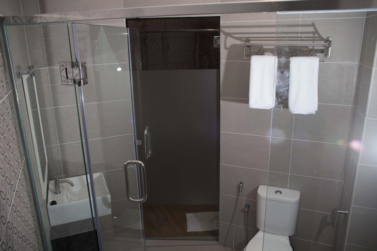 Bathroom 7
