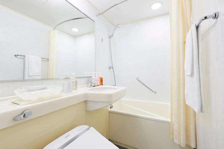 Bathroom 10