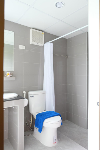 Bathroom 18