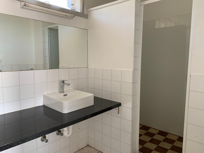 Bathroom 9
