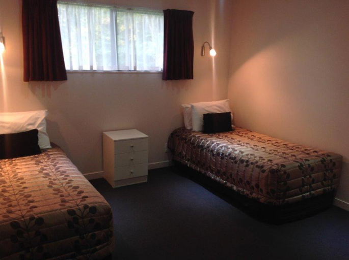 Bedroom 2, Central Park Motor Inn, Ruapehu