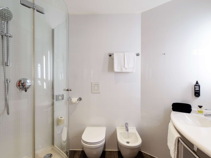 Bathroom 4, ibis Milano Fiera, Milano