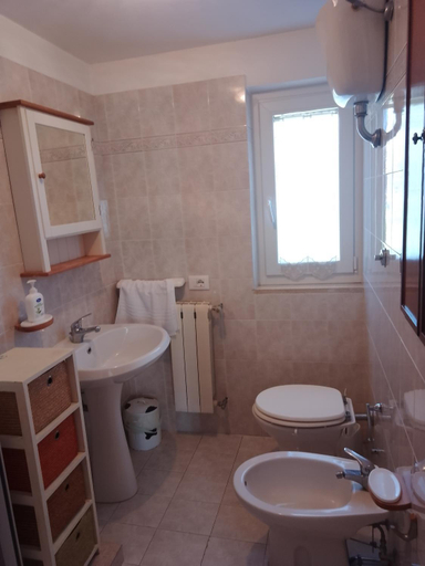 Bathroom, Allegra Fattoria, Viterbo