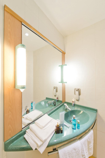 Bathroom 7