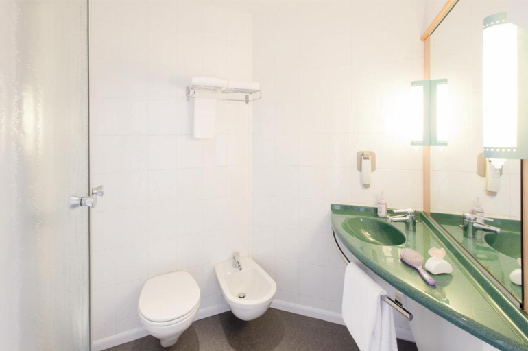 Bathroom 5, ibis Roma Fiera, Roma