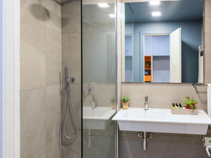 Bathroom 5, Mercure Milan Agrate Brianza, Monza and Brianza
