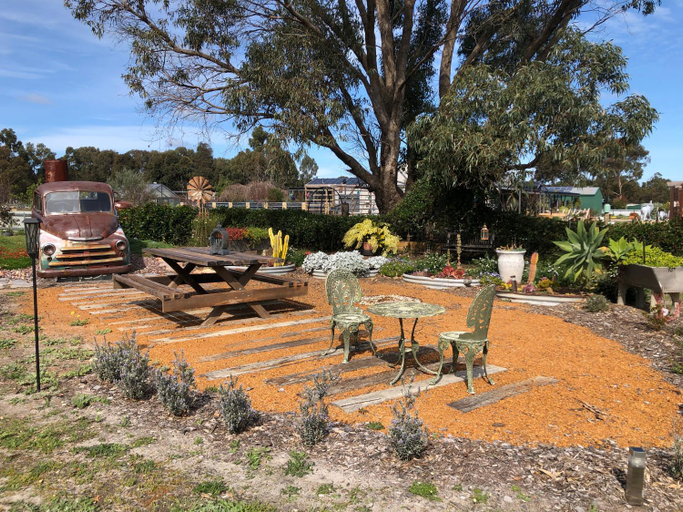 Others 5, Nutcrackers Lodge, Esperance