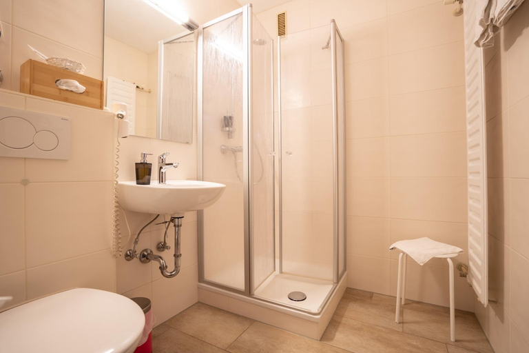 Bathroom 3, Hotel Suggenbad, Emmendingen