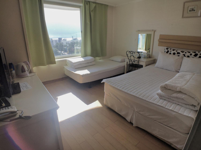 Bedroom 2, Hotel Good Inn, Seogwipo