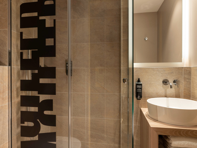 Bathroom 4, ibis Styles Bourg-la-Reine, Hauts-de-Seine