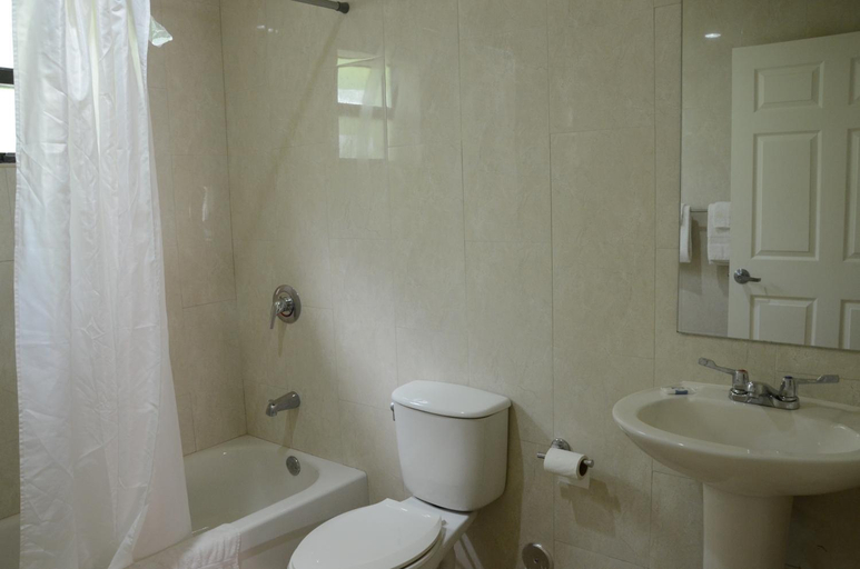 Bathroom 3, Carl's El Padre Motel, Miami-Dade