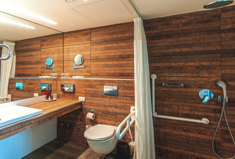 Bathroom 5, Nof Hotel