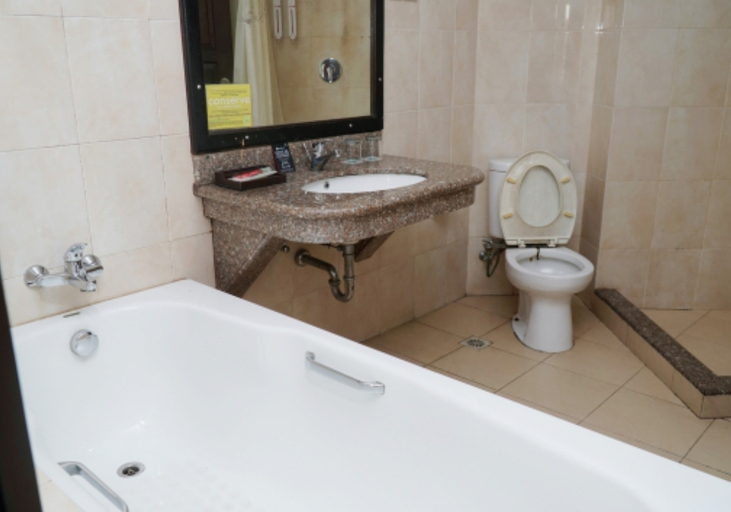 Bathroom 3, BDI Townhouse Hotel & Residence Balikpapan, Balikpapan