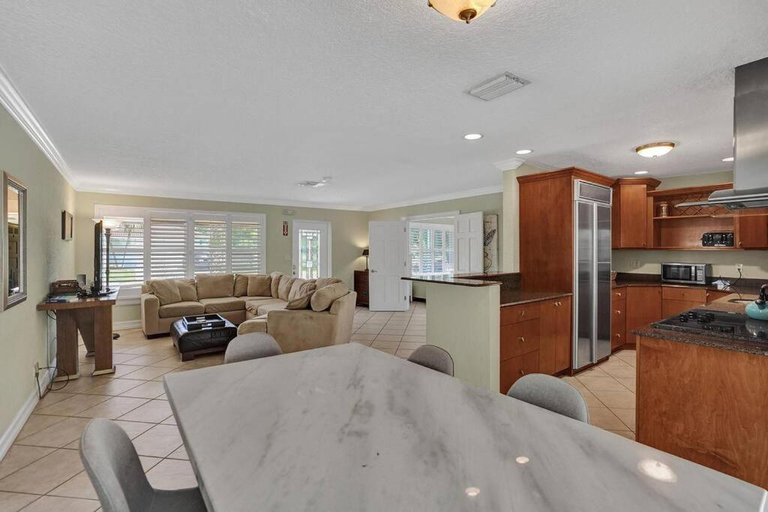 4, Tropical Oasis+heated Pool-4BR/KINGS/1mi to BEACH!, Broward