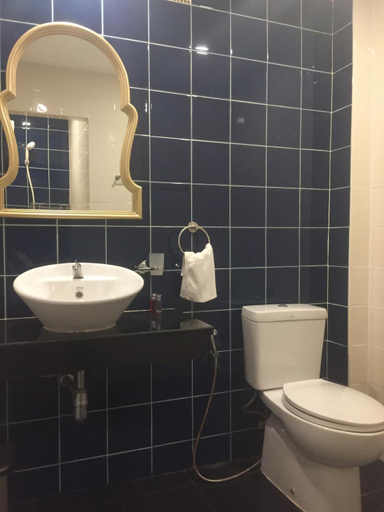 Bathroom 2, Cafe de Paris, Phuket Island