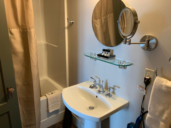 Bathroom 3, Palace Hotel Port Townsend, Jefferson
