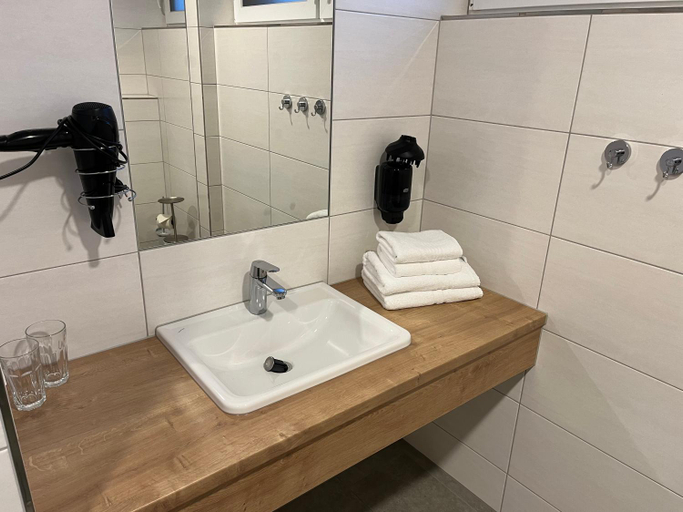 Bathroom 3, Penker Wirt Zimmer BANK, Spittal an der Drau