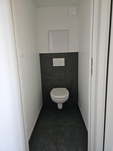 Bathroom 16