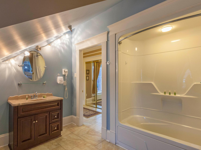 Bathroom 4, Chipman Hill Suites - Pratt House, Saint John
