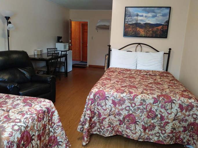 Others 5, Riverbend Lodging, Swain