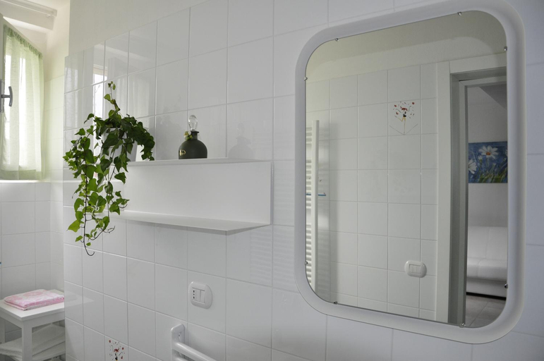 Bathroom 5, La Casa Dei Nonni, Parma