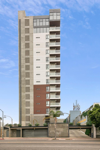 Downtown Apartment with Balcony City View, Gym & Lounge, Tijuana