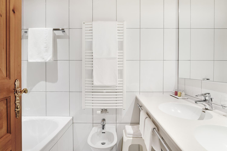 Bathroom 4, Burg Hotel Lech am Arlberg, Bludenz