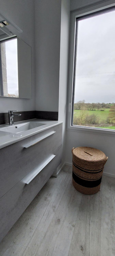 Bathroom 3, LE FIEF GUIBERT Chambres d'hotes - gites - elevage de lamas en Vendee, Vendée