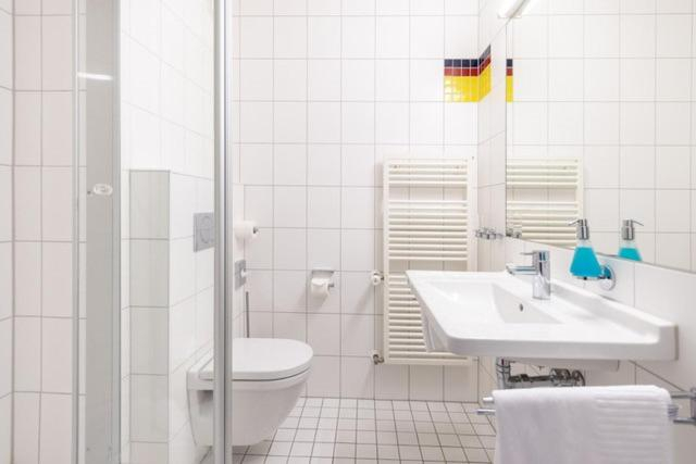 Bathroom 4, Hotel ISG Heidelberg, Heidelberg