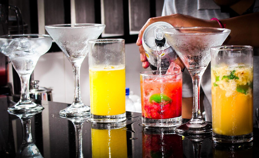 Food & Drinks 12