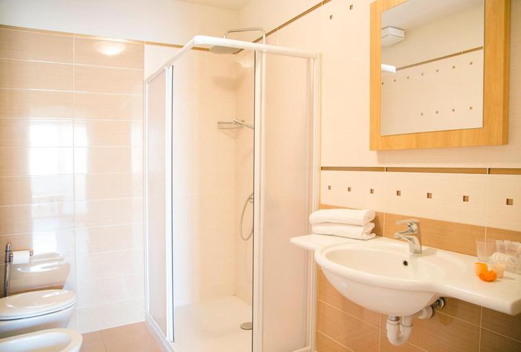 Bathroom 20
