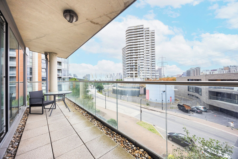 Others 5, Ross Corner Executive 3 Bed Apartment, London