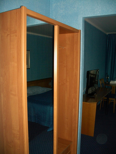 Others 4, Kardamon, Żary