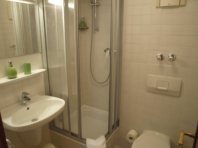 Bathroom 3, Gastehaus Engelgasse Herzogenaurach, Erlangen-Höchstadt