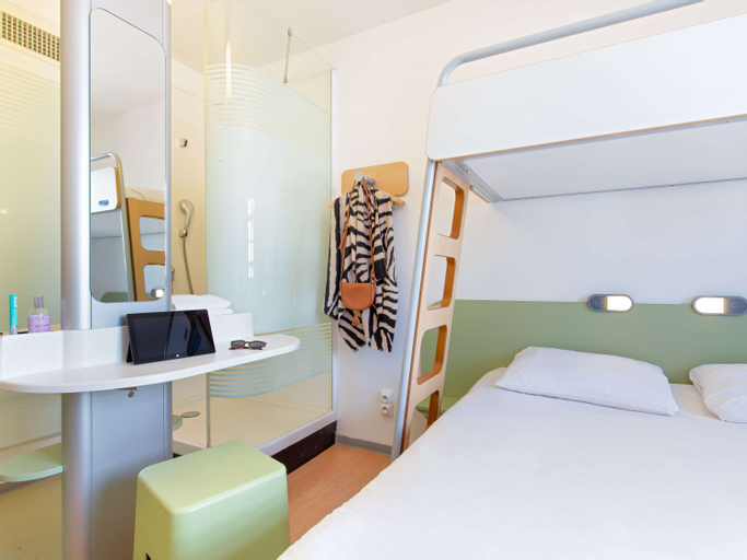 Bedroom 25