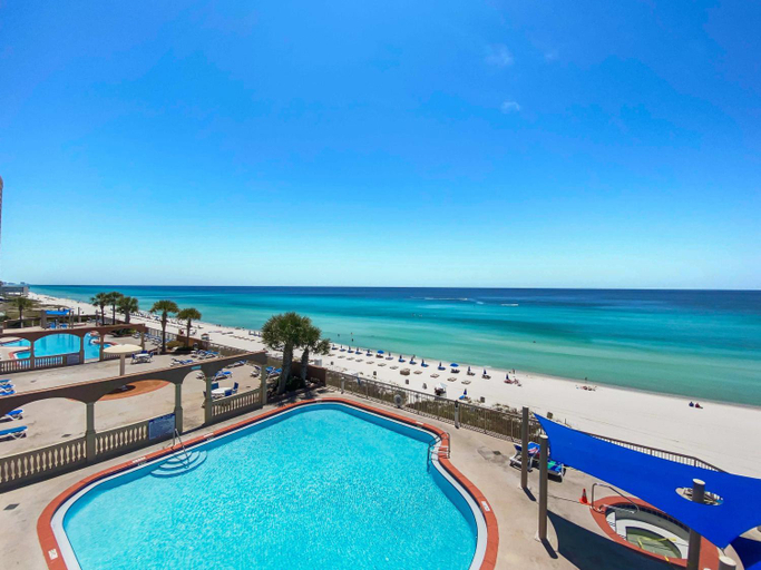 Sea-horsey condo, Bay