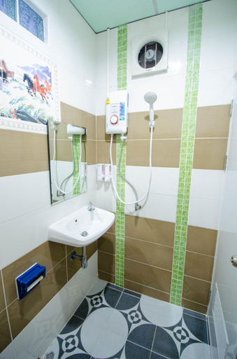 Bathroom 2, Khun Daeng Budget Hotel, Muang Songkhla