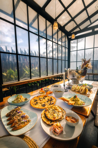 Food & Drinks 3, Whispering Woods, Thane