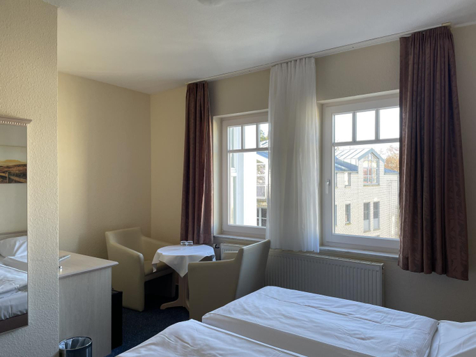 Bedroom 3, Strandhotel Dunenhaus, Vorpommern-Rügen