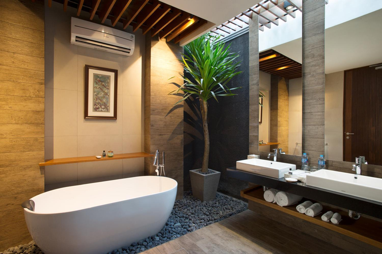 Bathroom 13