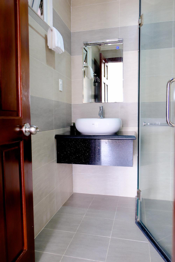 Bathroom 10