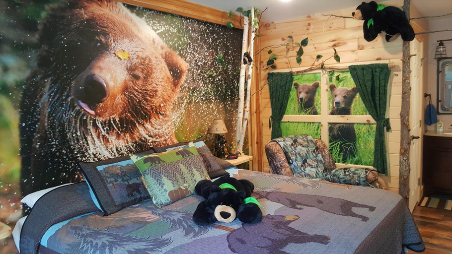 Others 5, Bear Cove Inn, Mackinac