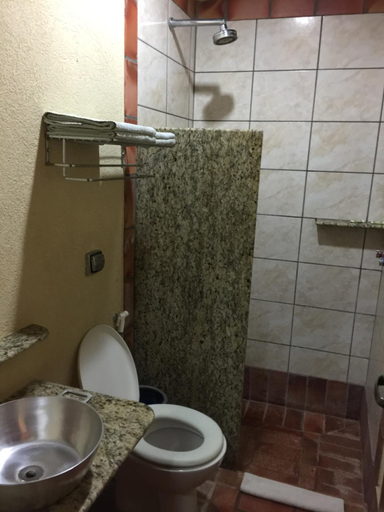 Bathroom 3, Fazenda San Francisco, Miranda