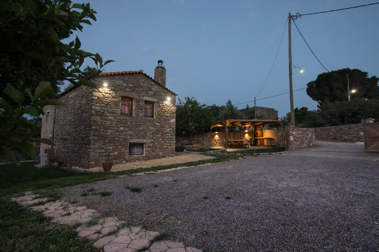 Others 3, Karyoupolis Lounge Cave House, Peloponnese