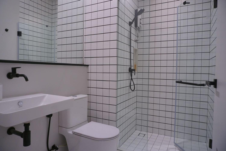 Bathroom 18