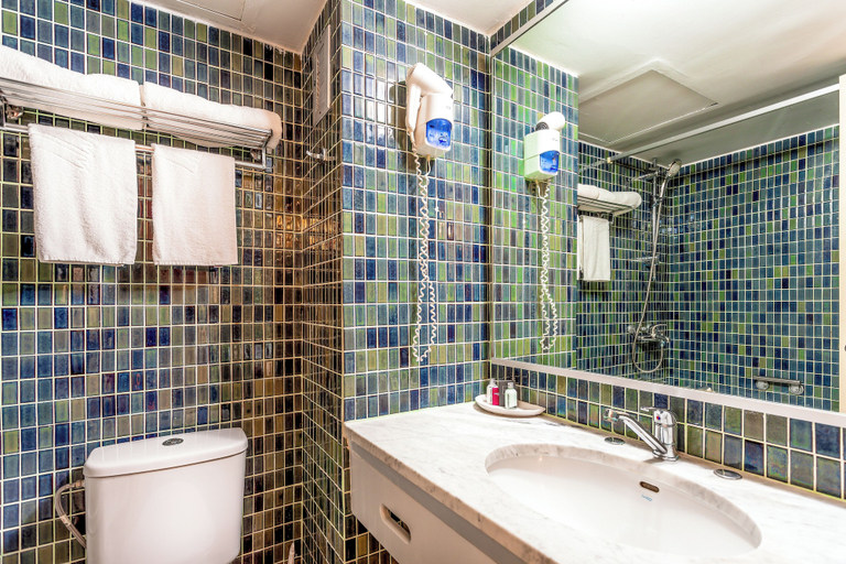 Bathroom 5, Nof Hotel